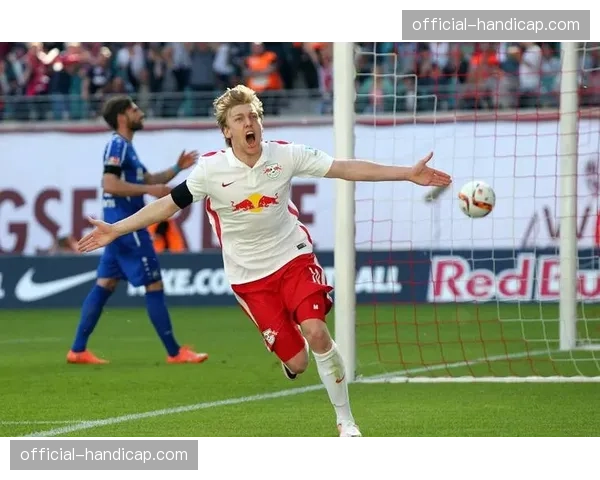 传闻：RB莱比锡与队内中场施拉格尔展开续约谈判