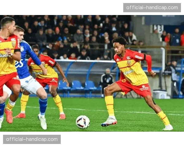 朗斯紧追巴黎仅差1分,魔鬼赛程成争冠最后考验 朗斯紧追巴黎仅差1分,魔鬼赛程成争冠最后考验